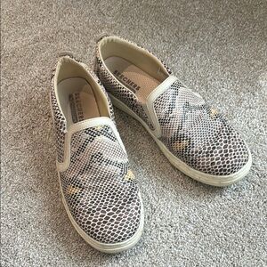 Skechers Memory Foam Snakeskin Slip-On Loafers Sneakers, size 9